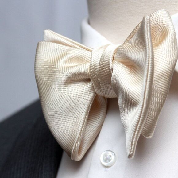Men's Large Silk Bow Tie 100%Silk Selft-tied NWT S707 - Picture 1 of 13